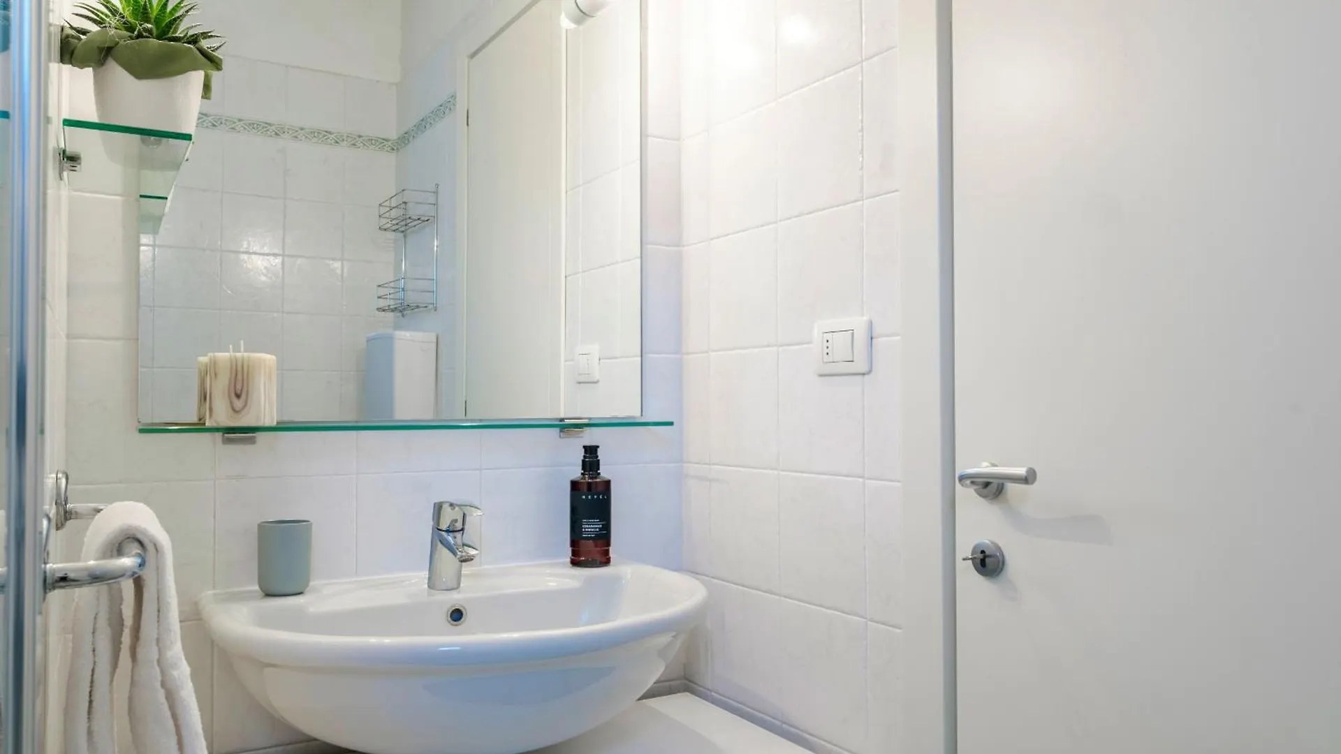 Blue View 3 - Regarda Travel Apartment Bardolino Italy